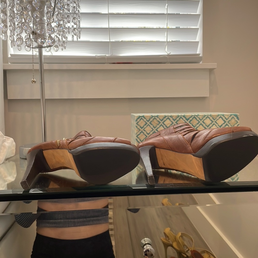 Stuart Weitzman Heeled Booties. Size 7. - image 5